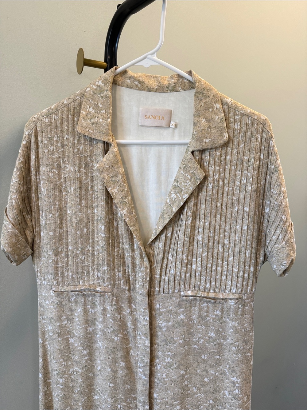 Sancia Ladies dress with stunning details for a minimal sophistication. - Picture 9 of 11